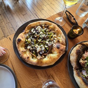 Restaurant at Hill Farm - Oyster mushroom pizza - Italian Near Me - Sunderland, Vermont Restaurant at Hill Farm - Oyster mushroom pizza - Italian Near Me - Sunderland, Vermont