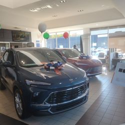 O'Neil GMC - Showroom