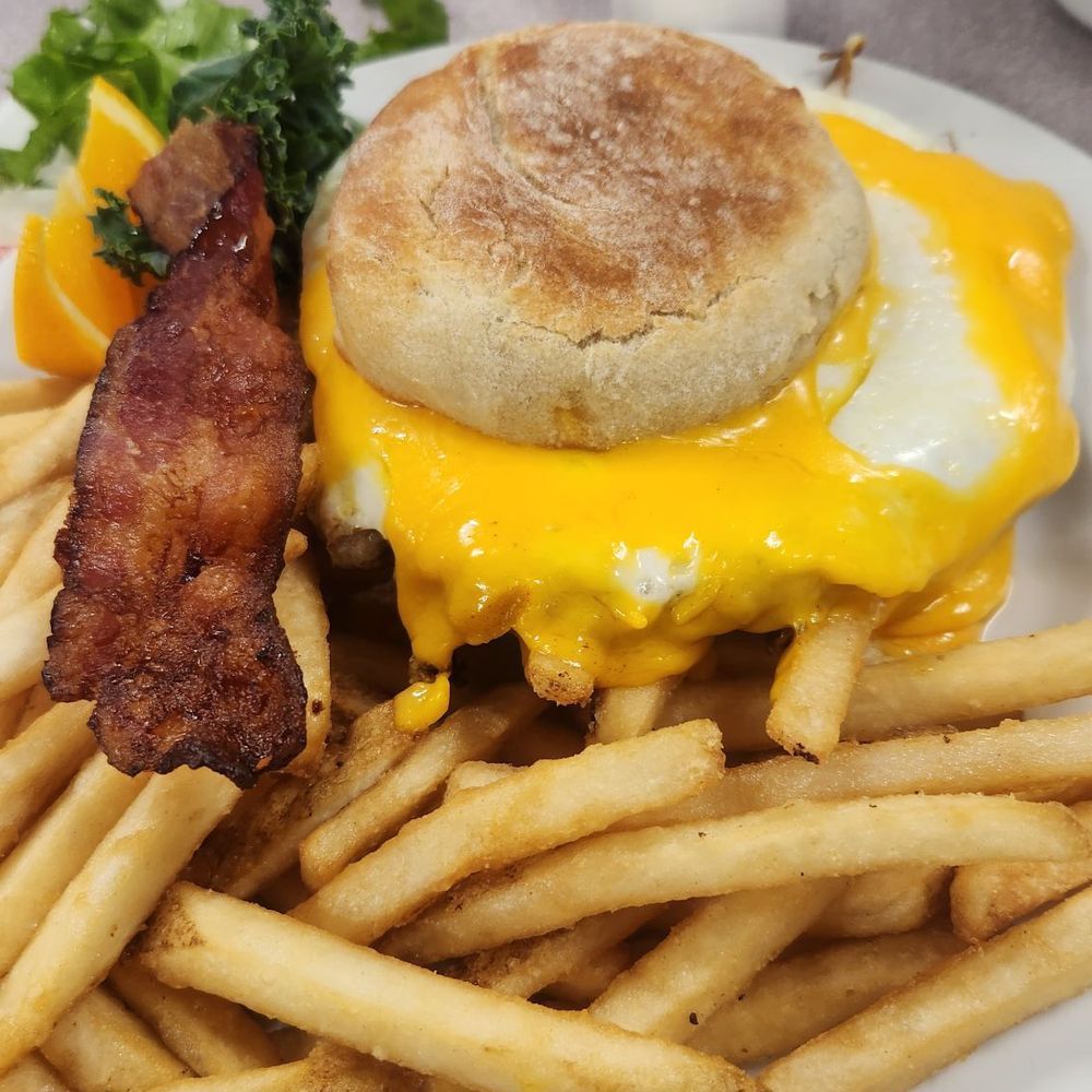 Bette's Place - Breakfast sand with fries and kids meal and a wonderful burger - Breakfast & Brunch Near Me - Hood River, Oregon Bette's Place - Breakfast sand with fries and kids meal and a wonderful burger - Breakfast & Brunch Near Me - Hood River, Oregon