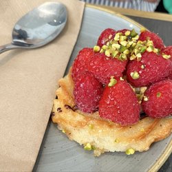 Ole & Steen - Raspberry pistachio tart