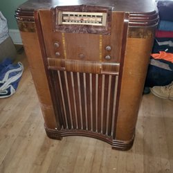 Pawntiques - Old rAdio