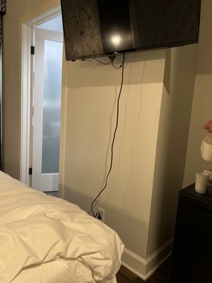 The Crescent Hotel Beverly Hills, Sonder by null