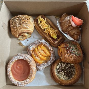 Fat Peach Bakery - Bakeries Near Me - Chicago, Illinois