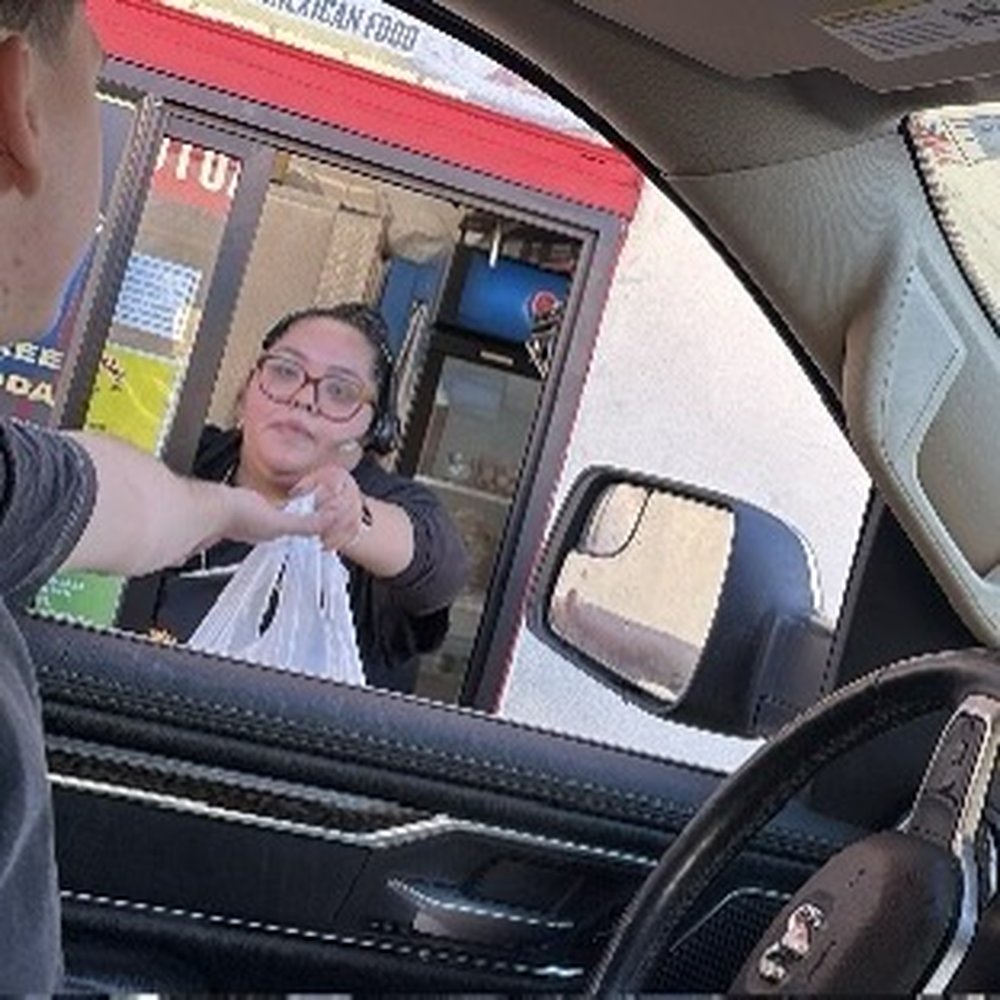 This lady is rude bad ass customer service This lady is rude bad ass customer service
