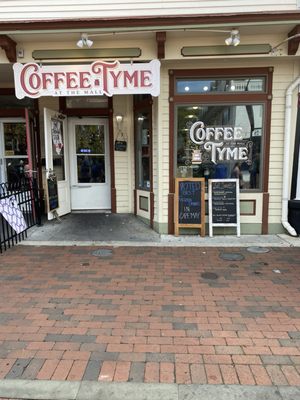 Coffee Tyme At The Beach by null