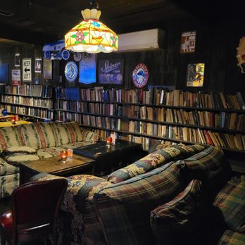 Charlie Brown's Restaurant - Interior - Pubs Near Me - Lexington, Kentucky Charlie Brown's Restaurant - Interior - Pubs Near Me - Lexington, Kentucky