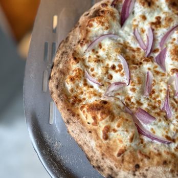 Pizza Piou - Pizza Piou signature cheese pizza topped w/red onions. - Pizza Near Me Pizza Piou - Pizza Piou signature cheese pizza topped w/red onions. - Pizza Near Me