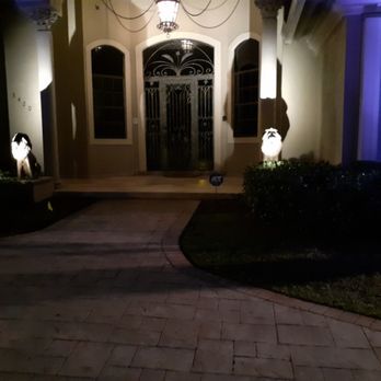 Tony's Landscape Lighting - Lights shining on the 2 lions - Lighting Fixtures & Equipment Near Me - Miami, Florida Tony's Landscape Lighting - Lights shining on the 2 lions - Lighting Fixtures & Equipment Near Me - Miami, Florida