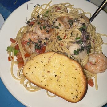 Michael's Seafood Restaurant - shrimp & scallop scampi with garlic bread - Seafood Near Me - Carolina Beach, North Carolina Michael's Seafood Restaurant - shrimp & scallop scampi with garlic bread - Seafood Near Me - Carolina Beach, North Carolina
