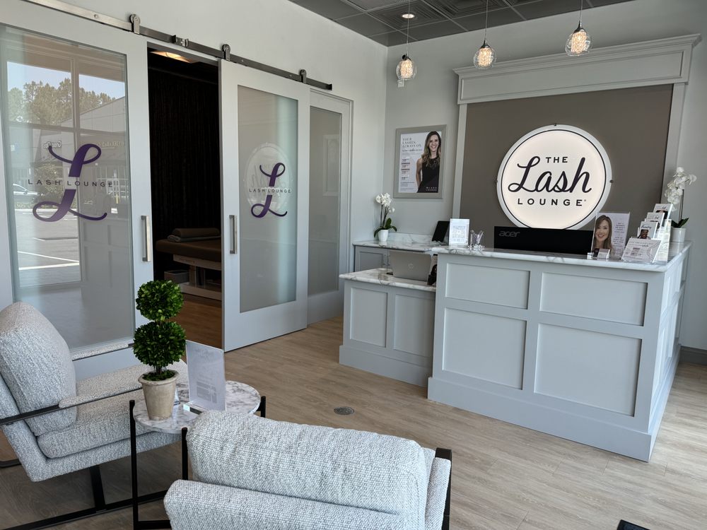 The Lash Lounge Logo