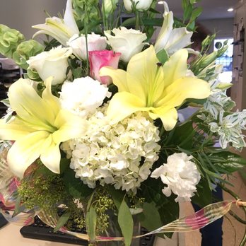 Upland Flowers - Beautiful sympathy arrangement for my girlfriend.  The designer was very helpful and did an amazing job. Love it and will return. - Florists Near Me - Upland, California