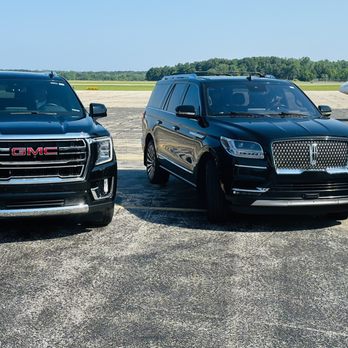 South Bend Luxury Chauffeur - Town Car Service Near Me - South Bend, Indiana South Bend Luxury Chauffeur - Town Car Service Near Me - South Bend, Indiana