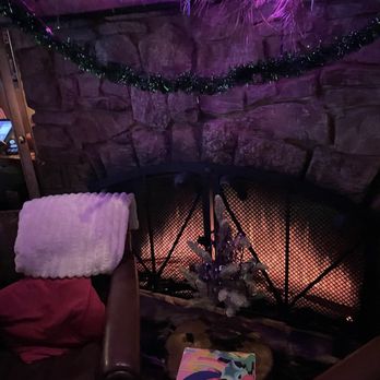 Ski Lodge - So cozy! - Cocktail Bars Near Me - Las Vegas, Nevada