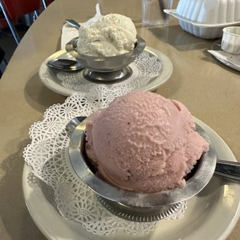 Moo Creamery - Honey lavender and fresh strawberry ice cream - Burgers Near Me - Bakersfield, California