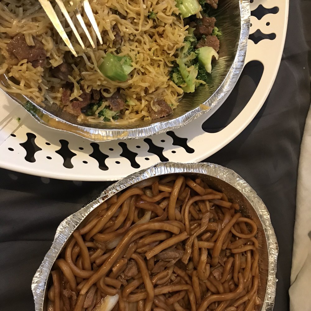 Ginger Beef Bistro House - Raw noodles in beef chow mein. Shanghai noodles with pork. - Chinese Near Me - Calgary, Alberta
