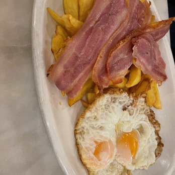 El Comercio - Breakfast combo option #1 - Tapas Bars Near Me - Seville, SE