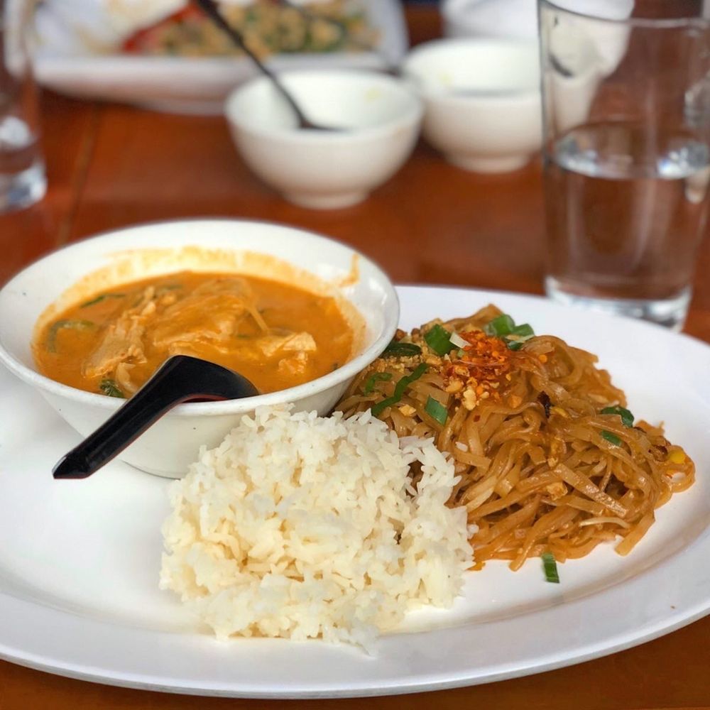 Zab Thai - Lunch combo. Panang Curry and Pad Thai - Thai Near Me - Everett, Washington Zab Thai - Lunch combo. Panang Curry and Pad Thai - Thai Near Me - Everett, Washington
