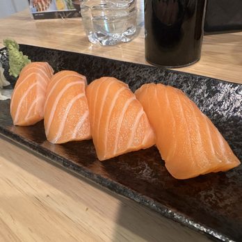 Burosu Ramen - Salmon sushi - Ramen Near Me - Studio City, California Burosu Ramen - Salmon sushi - Ramen Near Me - Studio City, California