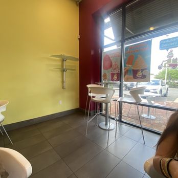 Menchie's Frozen Yogurt - Seating inside and out - Ice Cream & Frozen Yogurt Near Me - Gainesville, Florida