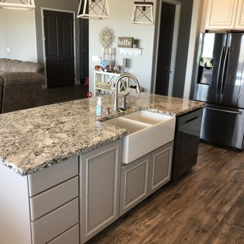 Baillie Home Builders - a kitchen with granite countertops - General Contractors Near Me - Chino Valley, Arizona Baillie Home Builders - a kitchen with granite countertops - General Contractors Near Me - Chino Valley, Arizona