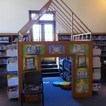 Oak Park Public Library Maze Branch - In the children's section - Libraries Near Me - Oak Park, Illinois Oak Park Public Library Maze Branch - In the children's section - Libraries Near Me - Oak Park, Illinois