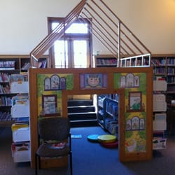 Oak Park Public Library Maze Branch - In the children's section