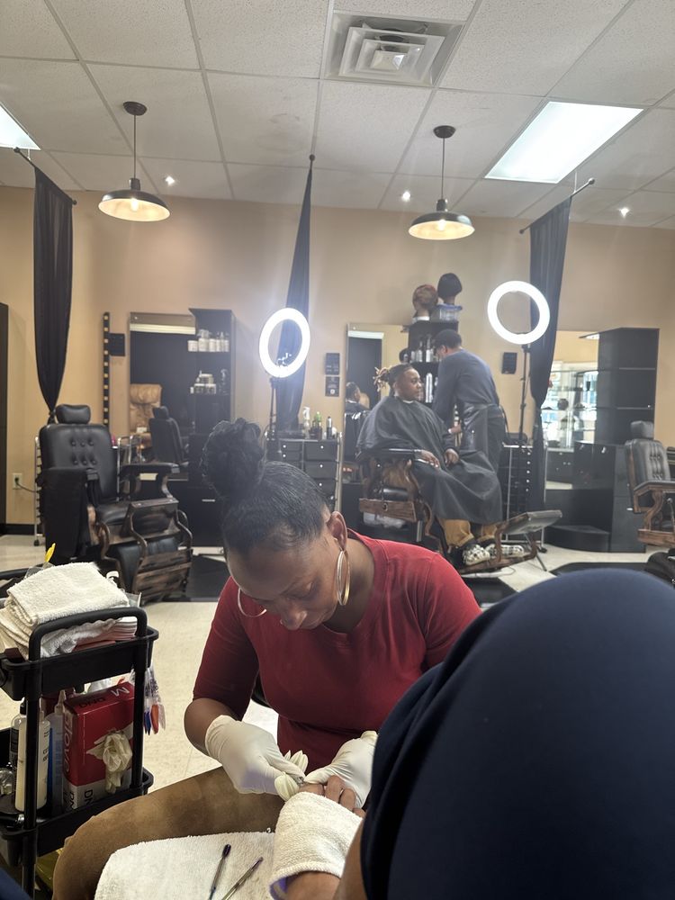 The Men's Refinery Clothing and Grooming Lounge Logo