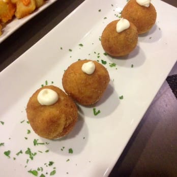 El Mercado - Croquetas de pollo a l'ast. - Tapas Bars Near Me - Benicasim, CS El Mercado - Croquetas de pollo a l'ast. - Tapas Bars Near Me - Benicasim, CS