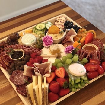 Yummy Tablas - Medium Charcuterie Grazing Board - Caterers Near Me