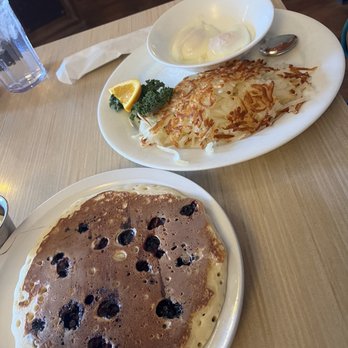 Red Rock Cafe - Blueberry pancake, poached eggs and hash browns - Breakfast & Brunch Near Me - Sedona, Arizona Red Rock Cafe - Blueberry pancake, poached eggs and hash browns - Breakfast & Brunch Near Me - Sedona, Arizona