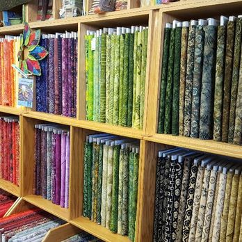 Red-Roxy Quilt - Batiks! - Fabric Stores Near Me - Decorah, Iowa
