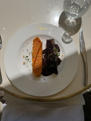 Chez Julien by null