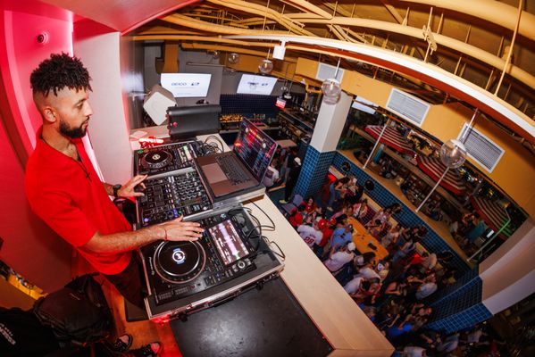 Royal Sands Social Club by null