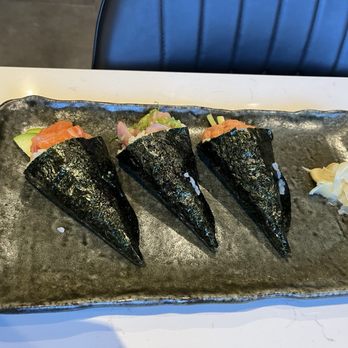 Sushifriends Hashi - Hand roll trio lunch. Salmon avocado. Yellowtail scallion. Spicy tuna. $18 - Sushi Bars Near Me - Fairfax, Virginia Sushifriends Hashi - Hand roll trio lunch. Salmon avocado. Yellowtail scallion. Spicy tuna. $18 - Sushi Bars Near Me - Fairfax, Virginia