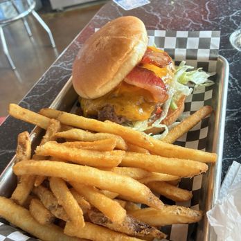 Cheesy Jane's - Deluxe Bacon Burger - Burgers Near Me - San Antonio, Texas