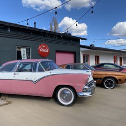 Dara Thai Twisters - A 50s diner that had diner food as well as Thai food