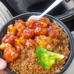 Generals chicken. Can never go wrong with that Generals chicken. Can never go wrong with that