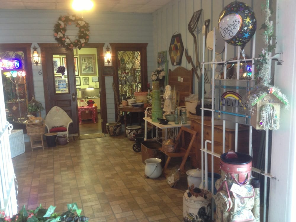 Cozy Cottage Antiques Image