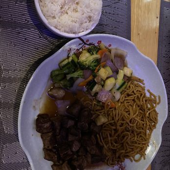Ninja Steak & Sushi Bar - Filet mingon hibachi meal with deliciously prepared vegetables and noodles - Sushi Bars Near Me - Naples, Florida Ninja Steak & Sushi Bar - Filet mingon hibachi meal with deliciously prepared vegetables and noodles - Sushi Bars Near Me - Naples, Florida