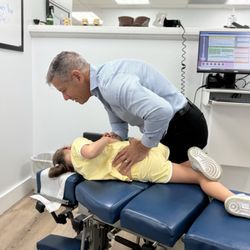 Roberto Fernandez, DC - Fernandez Family Chiropractic Center