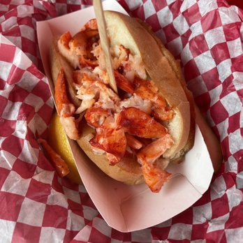 Claws - Lobster roll - Seafood Near Me - Rockland, Maine
