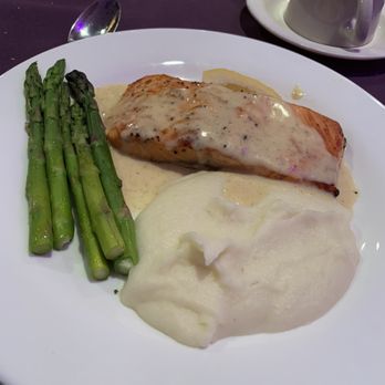 Chandelier Restaurant - Looked decent but tasted blah - New American Near Me - Bayonne, New Jersey