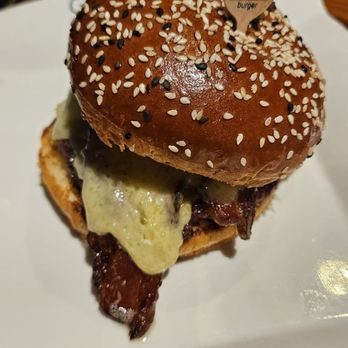 Gordon Ramsay Burger Las Vegas - Farmhouse burger - Burgers Near Me - Las Vegas, Nevada Gordon Ramsay Burger Las Vegas - Farmhouse burger - Burgers Near Me - Las Vegas, Nevada