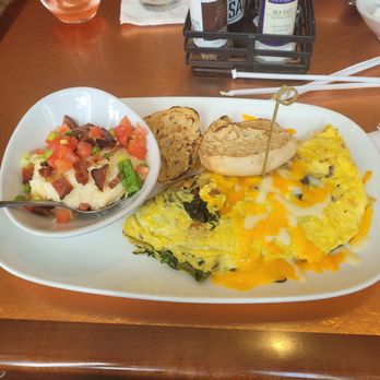 Another Broken Egg Cafe - Breakfast & Brunch Near Me - Clearwater Beach, Florida