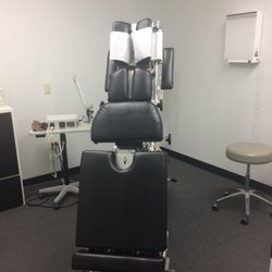 Heath Andrew R DC - Treatment room with state of the art Thompson Zenith Hilo