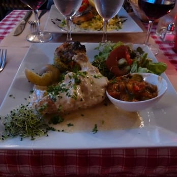 L'Epoque - Chicken supreme with caramelized apples and a luscious sauce - Bistros Near Me - Paris, 75 L'Epoque - Chicken supreme with caramelized apples and a luscious sauce - Bistros Near Me - Paris, 75