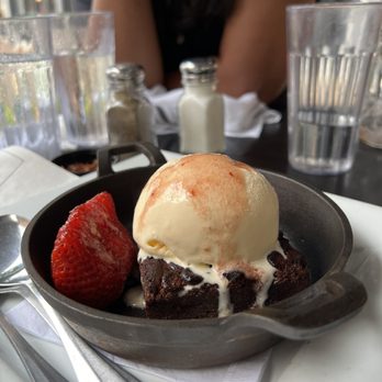 Bistro On Bridge - Brownie Skillet - New American Near Me - Phoenixville, Pennsylvania