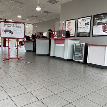 Discount Tire - Waiting area - Tires Near Me - Winston-salem, North Carolina