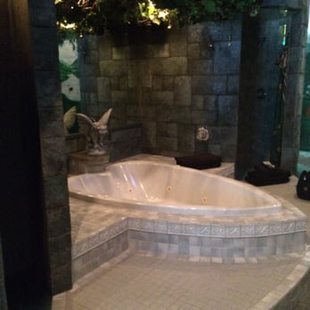 Black Swan Inn - Jacuzzi tub for two - Hotels Near Me - Pocatello, Idaho