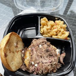 Pulled Pork and Pimento Mac n Cheese